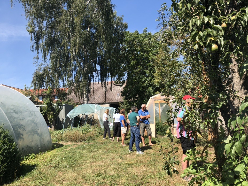 Interessierte im VERN Schaugarten Greiffenberg (Brandenburg)
