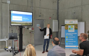 BTU-Mitarbeiter Matthias Held stellte das Projekt LAIZ – Lausitzer Agrar-Informationszentrum vor. Das LAIZ soll innerhalb von Land-Innovation-Lausitz entstehen und Wissenstransfer und Beratung anbieten.